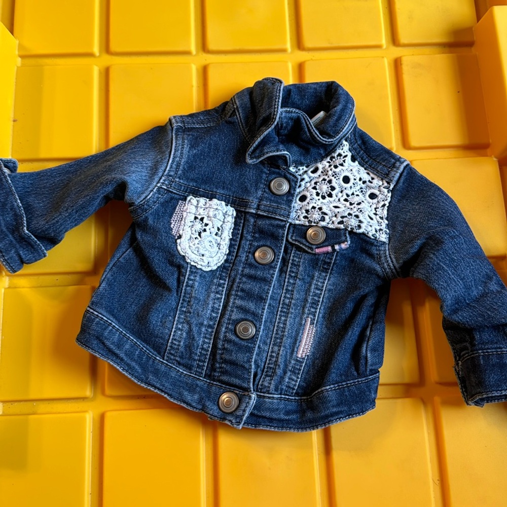 Baby girl size 3-6 month Jean jacket!